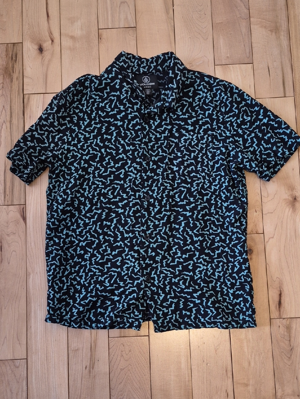 Boys Size 10/12 Volcom Short Sleeve Button-Up Shirt